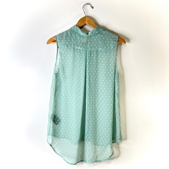 H&M Light Green Sleeveless Blouse Size 8 Lightweight Sheer Textured Spring Top - Picture 3 of 8